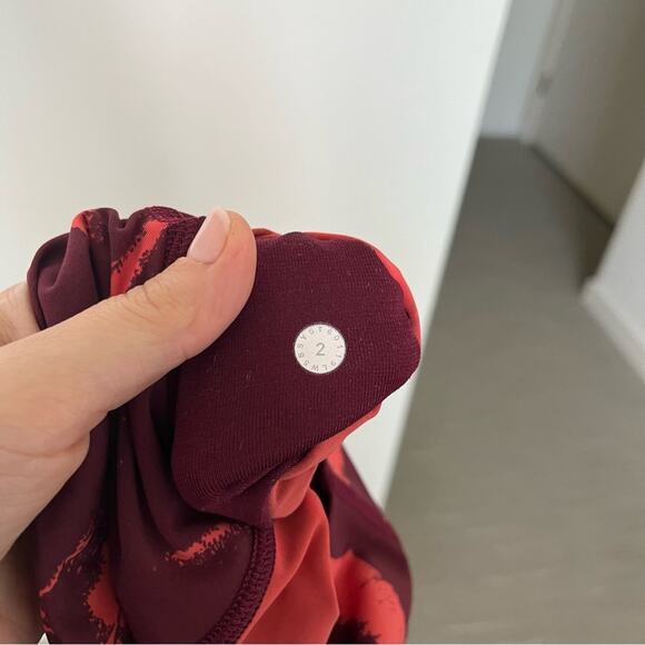 Lululemon Wunder Under Legging in Flower Pop Poppy Coral Deep Ruby Size 2 - Picture 3 of 3